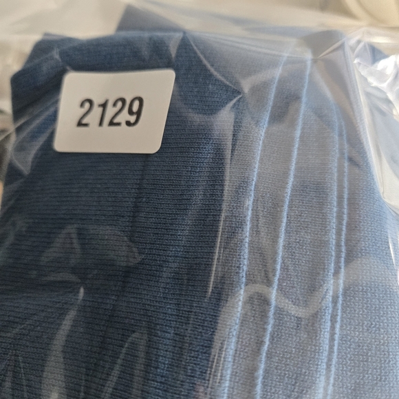 DSTRCT&Row Long Sleeve Collared Blue White Stripes Size M Stretch 1/4 Button New - Picture 8 of 8